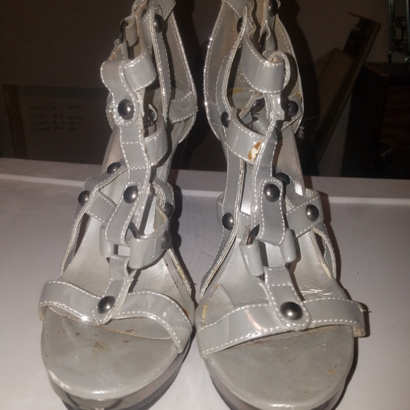 High heels - Picture 1 of 3